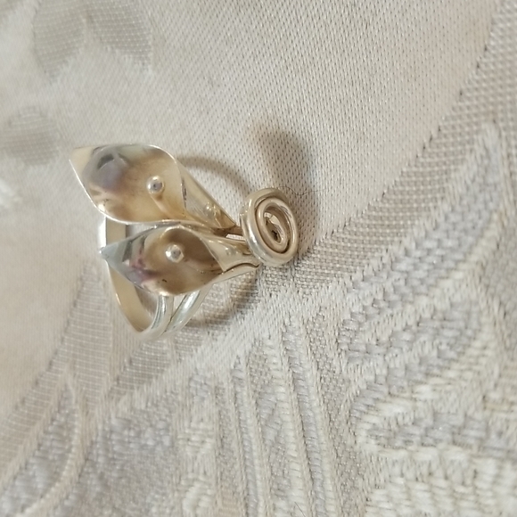 Stuart Nye Sterling Silver Calla Lily Ring - Picture 4 of 9